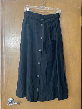 Old Navy Black Button-Front Midi Skirt with Tie Waist and Pockets